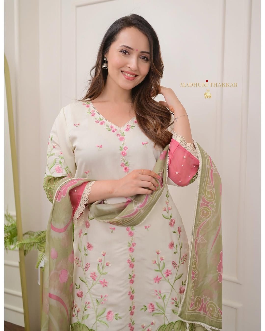 NEW ARIVELLS PAKISTANI SUIT SET