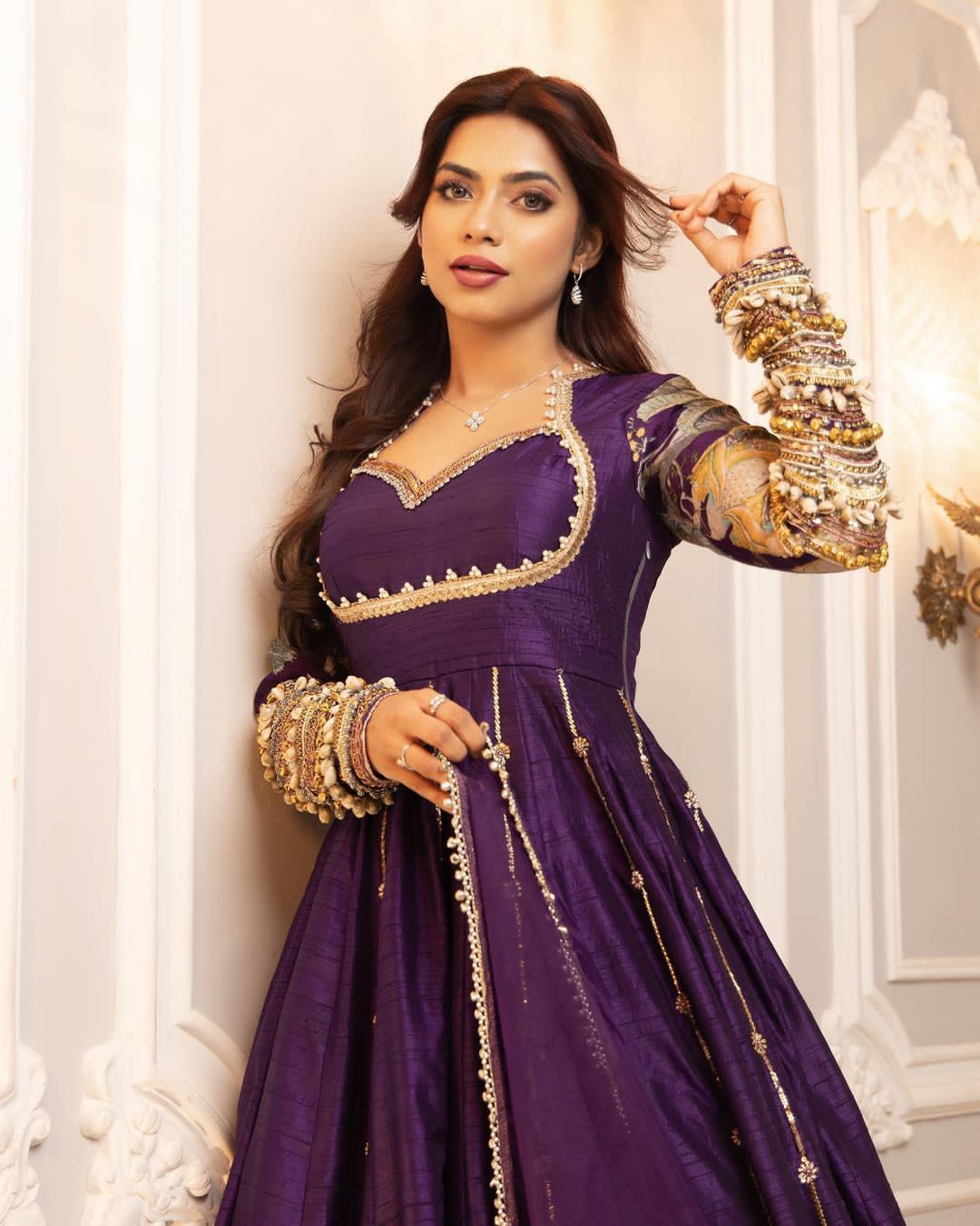 GOWN WITH DUPATTA & FULL EMBROIDERED ON BLOOMING VICHITRA FABRIC🥻