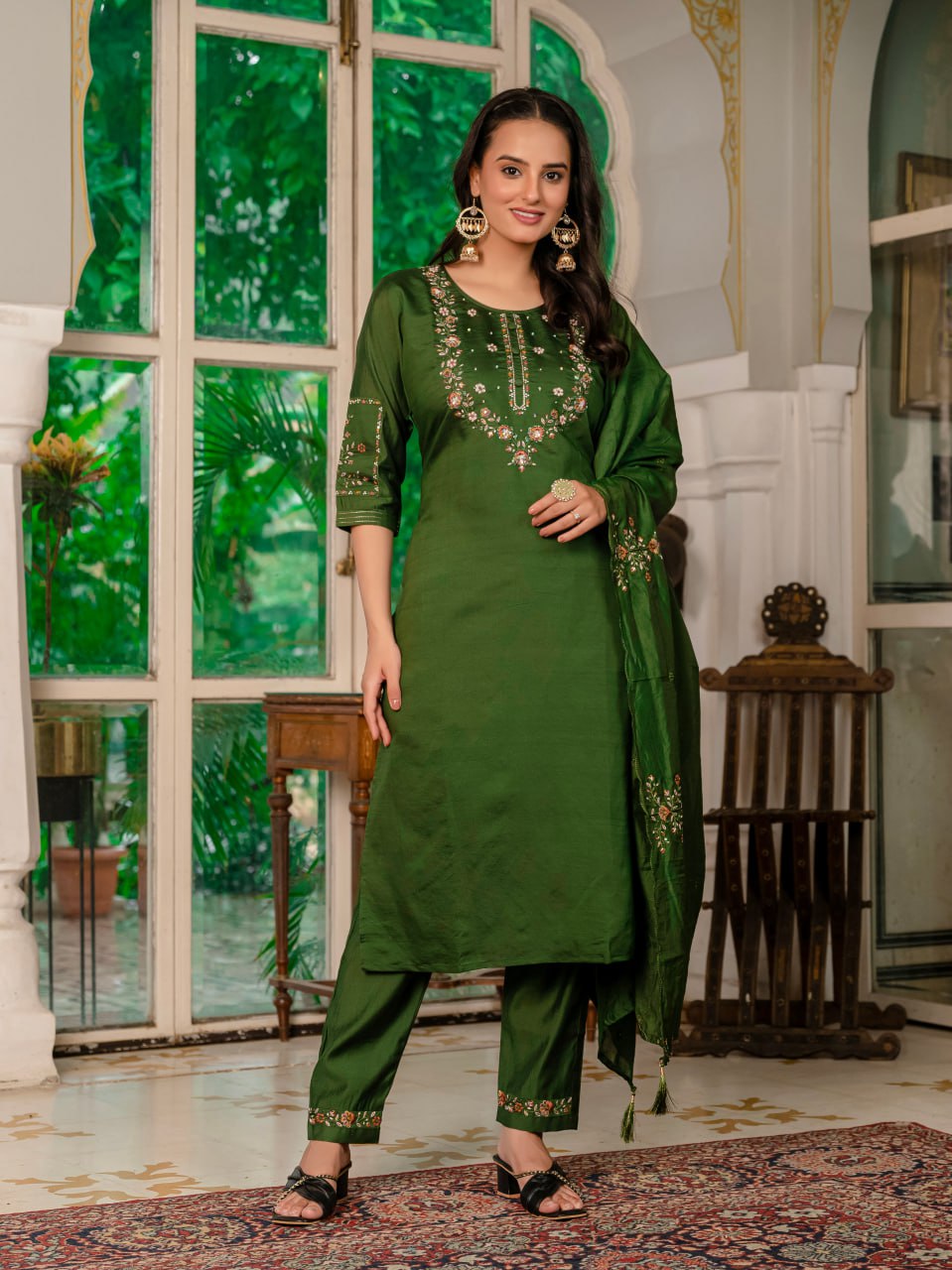 👗Elegant Straight Kurti Pant Dupatta Set