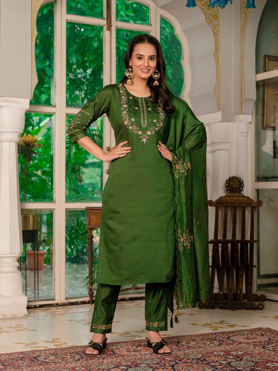 👗Elegant Straight Kurti Pant Dupatta Set