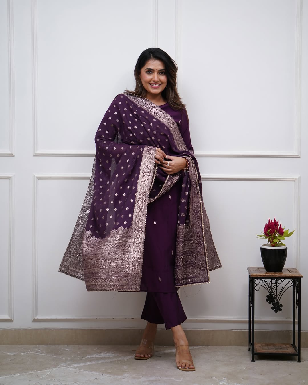 Embroidered Paan Neck Kurtie