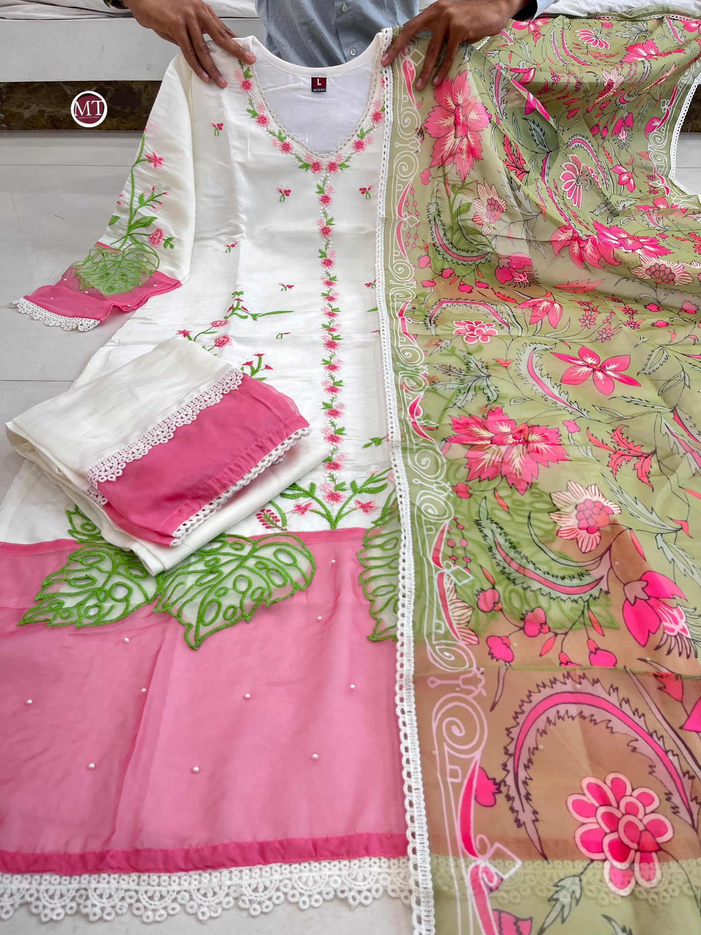 NEW ARIVELLS PAKISTANI SUIT SET