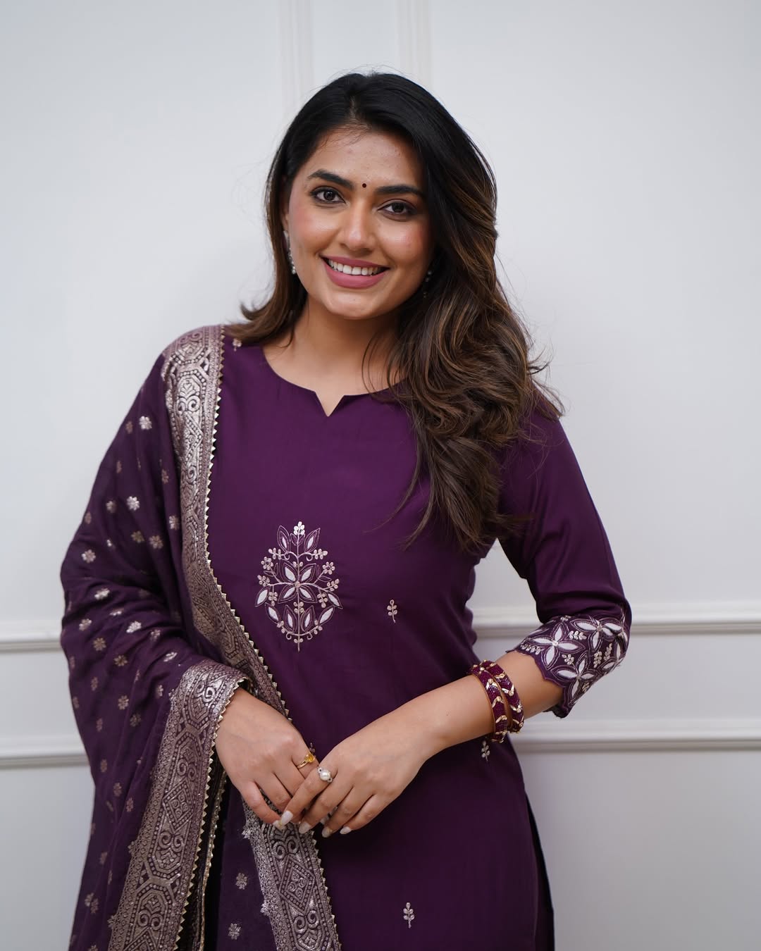 Embroidered Paan Neck Kurtie