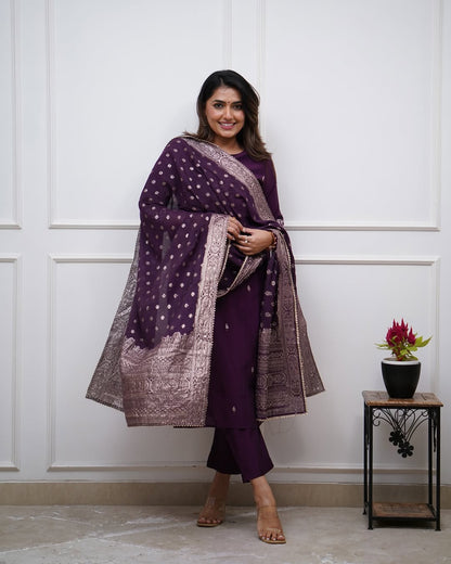 Embroidered Paan Neck Kurtie