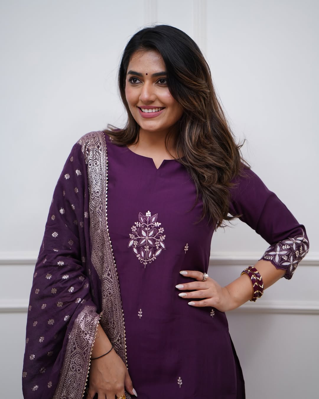 Embroidered Paan Neck Kurtie