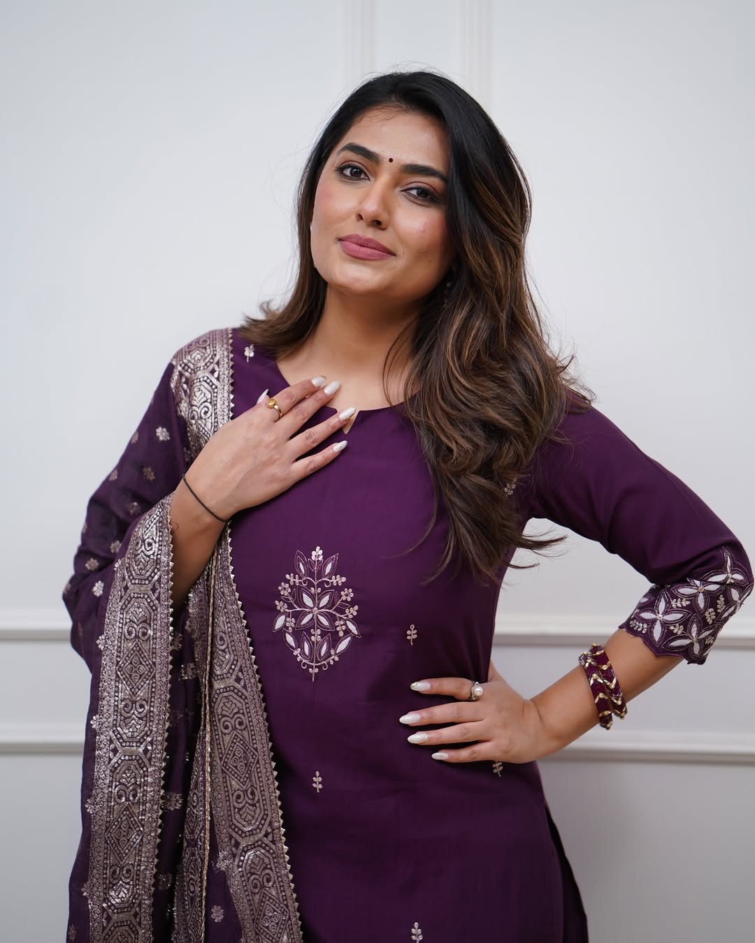 Embroidered Paan Neck Kurtie