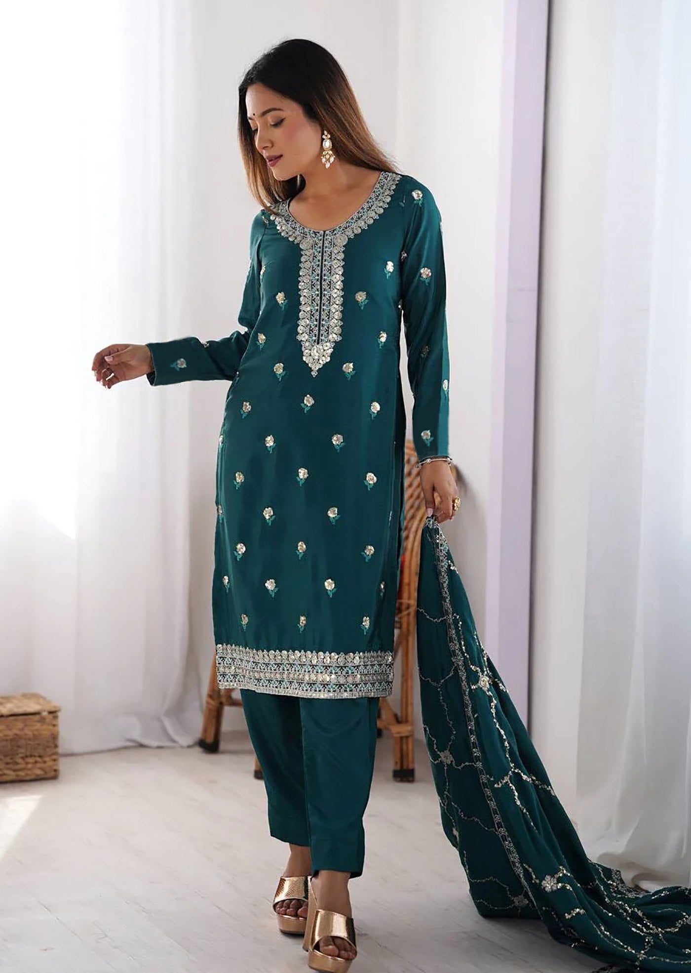 Women’s Kurta Pent Dupatta Set