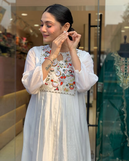 White Bunnai Suit